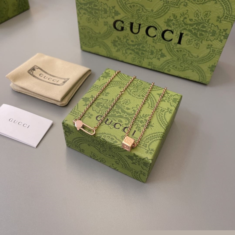 G*u*i necklaces